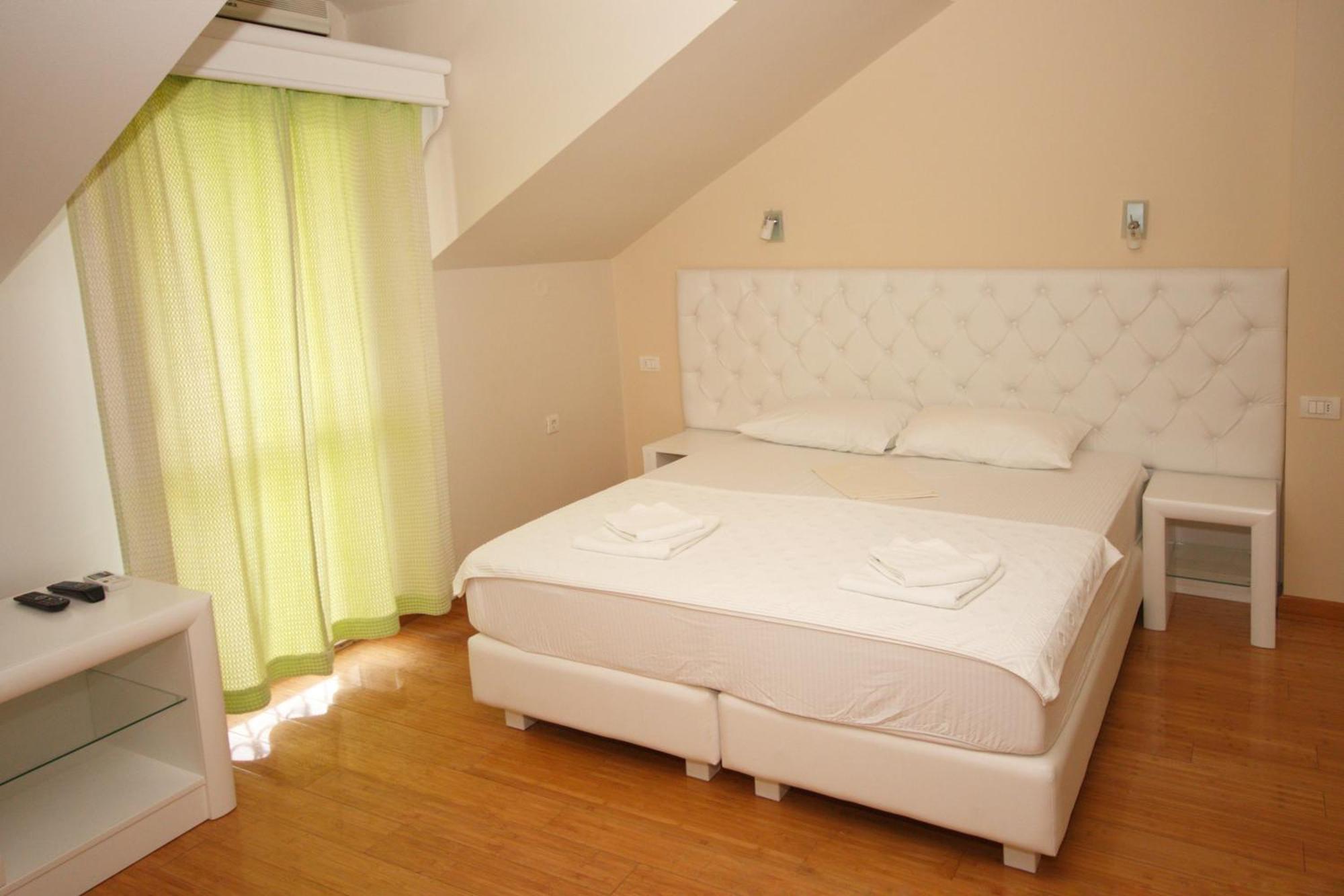 Hotel Rr 헤르섹 외부 사진