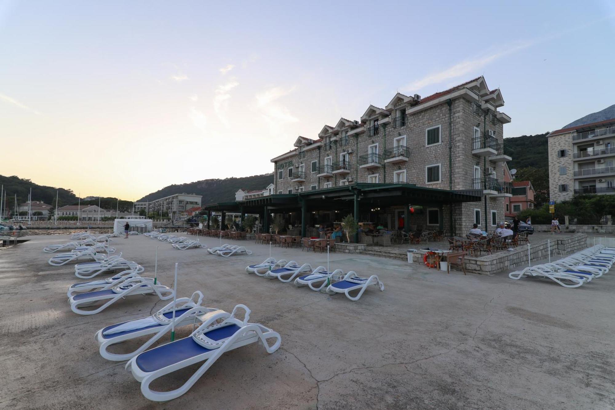 Hotel Rr 헤르섹 외부 사진