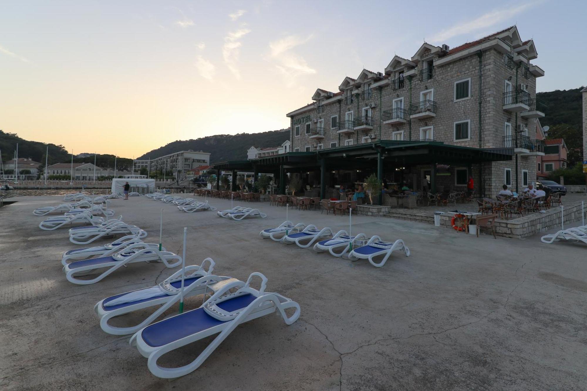 Hotel Rr 헤르섹 외부 사진